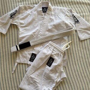 Gracie Jiu Jitsu Gi White size 4/5T